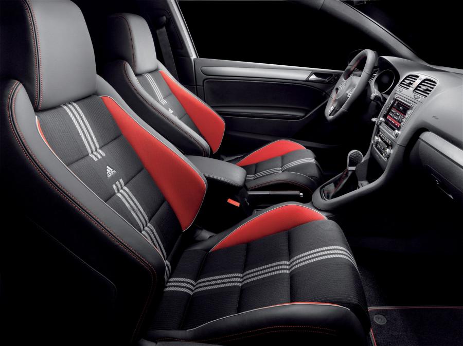  Volkswagen Golf GTi Adidas 2010 года  (фото 3 из 8)